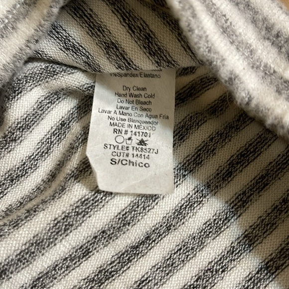 1.4.3. Story by Line Up Here I Go Again Ruffle Sleeve Top| Small - Picture 8 of 9